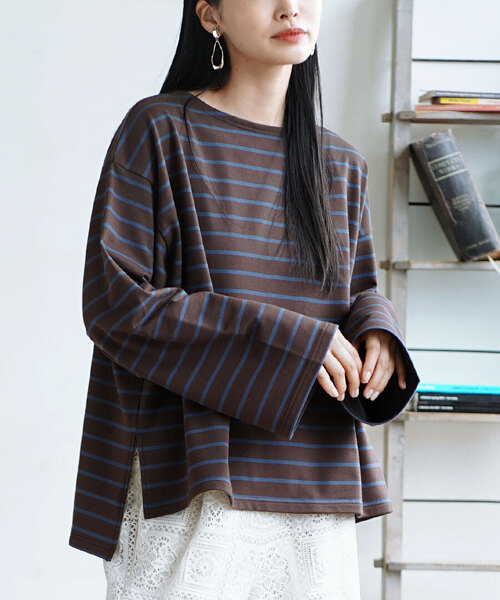 zootie(ズーティー)の「【見た目はON、着心地はOFF。】こなれリラックス 長袖スリットヘムプルオーバー(Tシャツ/カットソー・レディース・ブラウン/オフホワイト/ブルー/ブラック×ホワイト/ブラック/グレイッシュベージュ/ダークブラウン/ネイビー/オレンジ・M)」の1枚目の写真