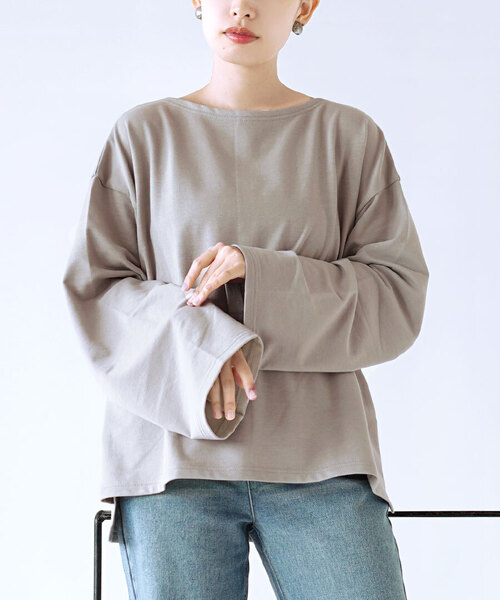 zootie(ズーティー)の「【見た目はON、着心地はOFF。】こなれリラックス 長袖スリットヘムプルオーバー(Tシャツ/カットソー・レディース・ブラウン/オフホワイト/ブルー/ブラック×ホワイト/ブラック/グレイッシュベージュ/ダークブラウン/ネイビー/オレンジ・M)」の6枚目の写真