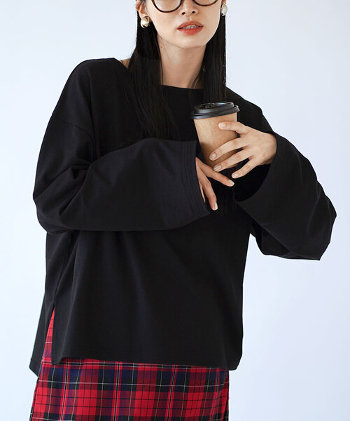 zootie(ズーティー)の「【見た目はON、着心地はOFF。】こなれリラックス 長袖スリットヘムプルオーバー(Tシャツ/カットソー・レディース・ブラウン/オフホワイト/ブルー/ブラック×ホワイト/ブラック/グレイッシュベージュ/ダークブラウン/ネイビー/オレンジ・M)」の3枚目の写真