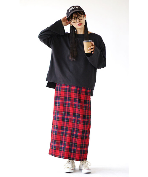 zootie(ズーティー)の「【見た目はON、着心地はOFF。】こなれリラックス 長袖スリットヘムプルオーバー(Tシャツ/カットソー・レディース・ブラウン/オフホワイト/ブルー/ブラック×ホワイト/ブラック/グレイッシュベージュ/ダークブラウン/ネイビー/オレンジ・M)」の21枚目の写真