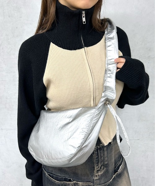 WHO'S WHO gallery(フーズフーギャラリー)の「ギャザーショルダーBAG(ショルダーバッグ・レディース・シルバー/アイボリー/ブラック/イエロー・FREE)」の4枚目の写真