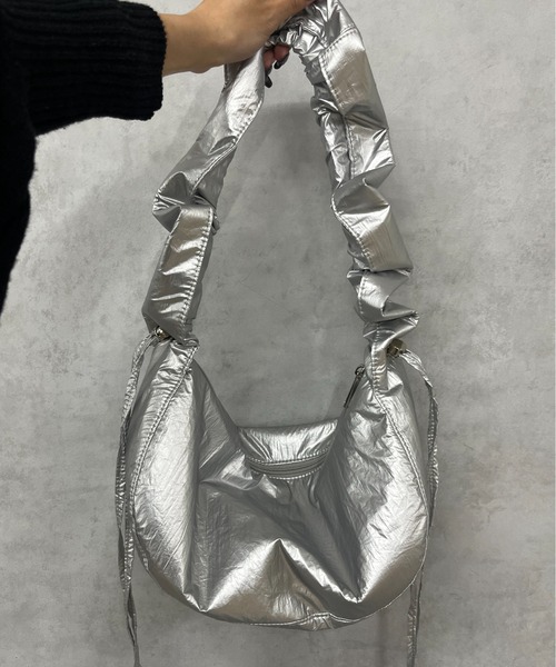 WHO'S WHO gallery(フーズフーギャラリー)の「ギャザーショルダーBAG(ショルダーバッグ・レディース・シルバー/アイボリー/ブラック/イエロー・FREE)」の5枚目の写真