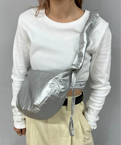 WHO'S WHO gallery(フーズフーギャラリー)の「ギャザーショルダーBAG(ショルダーバッグ・レディース・シルバー/アイボリー/ブラック/イエロー・FREE)」の10枚目の写真