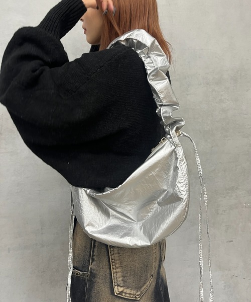 WHO'S WHO gallery(フーズフーギャラリー)の「ギャザーショルダーBAG(ショルダーバッグ・レディース・シルバー/アイボリー/ブラック/イエロー・FREE)」の15枚目の写真