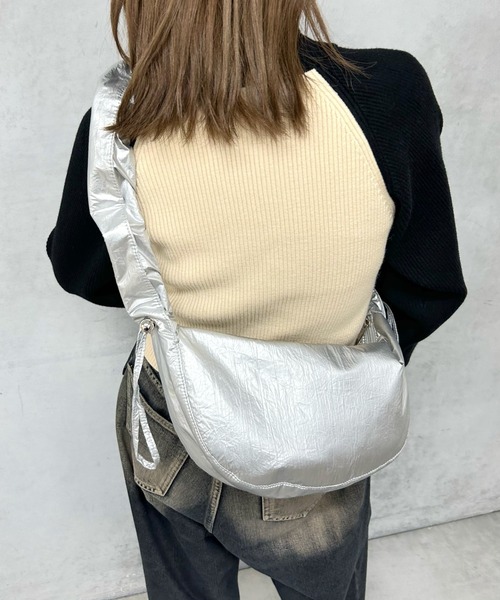 WHO'S WHO gallery(フーズフーギャラリー)の「ギャザーショルダーBAG(ショルダーバッグ・レディース・シルバー/アイボリー/ブラック/イエロー・FREE)」の13枚目の写真