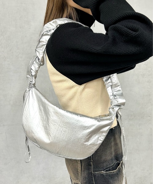 WHO'S WHO gallery(フーズフーギャラリー)の「ギャザーショルダーBAG(ショルダーバッグ・レディース・シルバー/アイボリー/ブラック/イエロー・FREE)」の14枚目の写真