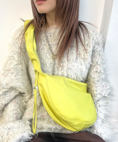 WHO'S WHO gallery(フーズフーギャラリー)の「ギャザーショルダーBAG(ショルダーバッグ・レディース・シルバー/アイボリー/ブラック/イエロー・FREE)」の22枚目の写真