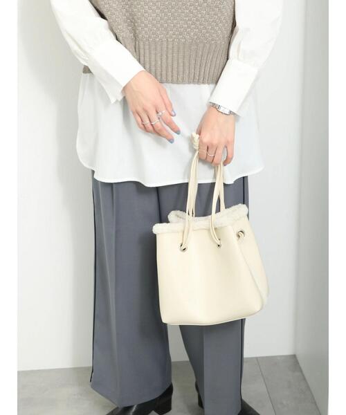 Samansa Mos2 blue（サマンサモスモスブルー）の「ボアスクエアショルダーバッグ（ハンドバッグ・レディース・ブラック/モカ/キナリ・F）」の2枚目の写真