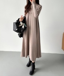 Aラインハイネックニットロングワンピース