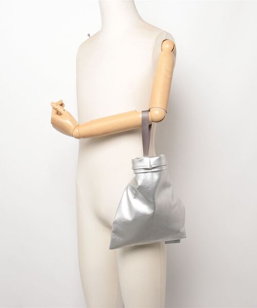 ITTI(イッチ)の「ITTI/イッチ/ANNIE RICE BAGiii / KRONO/ITTI-BAG-053-KR-Silver(クラッチバッグ・レディース・シルバー・F)」の6枚目の写真