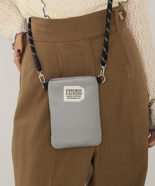 FREDRIK PACKERS(フレドリックパッカーズ)の「【FREDRIK PACKERS】限定モデル Multi SmartPhone Shoulder マルチスマホショルダー(ショルダーバッグ・レディース・グレー/ブルー/ブラック系その他2/アイボリー/カーキ/ブラック/グレー系その他2・FREE)」の6枚目の写真