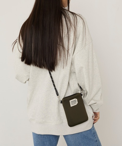 FREDRIK PACKERS(フレドリックパッカーズ)の「【FREDRIK PACKERS】限定モデル Multi SmartPhone Shoulder マルチスマホショルダー(ショルダーバッグ・レディース・グレー/ブルー/ブラック系その他2/アイボリー/カーキ/ブラック/グレー系その他2・FREE)」の22枚目の写真