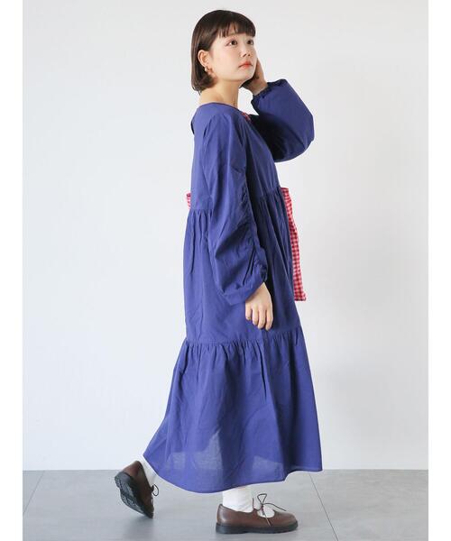 ehka sopo(エヘカソポ)の「袖ギャザーティアードワンピース(ワンピース・レディース・オフホワイト/ブラック/ブルー・F)」の3枚目の写真