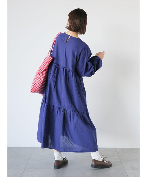 ehka sopo(エヘカソポ)の「袖ギャザーティアードワンピース(ワンピース・レディース・オフホワイト/ブラック/ブルー・F)」の16枚目の写真