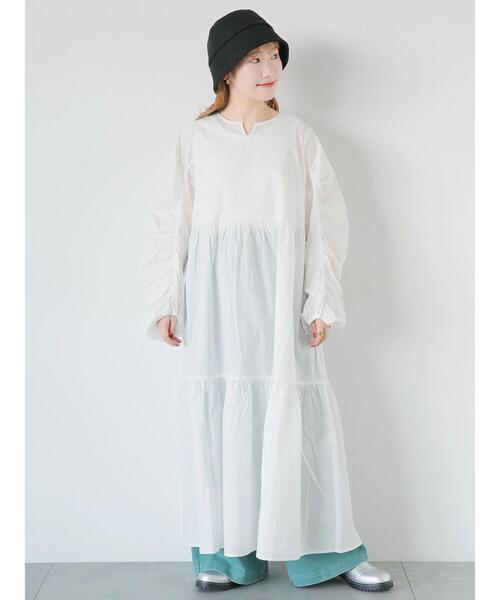 ehka sopo(エヘカソポ)の「袖ギャザーティアードワンピース(ワンピース・レディース・オフホワイト/ブラック/ブルー・F)」の17枚目の写真