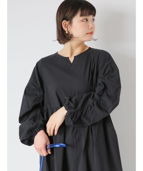 ehka sopo(エヘカソポ)の「袖ギャザーティアードワンピース(ワンピース・レディース・オフホワイト/ブラック/ブルー・F)」の6枚目の写真