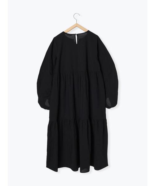 ehka sopo(エヘカソポ)の「袖ギャザーティアードワンピース(ワンピース・レディース・オフホワイト/ブラック/ブルー・F)」の11枚目の写真