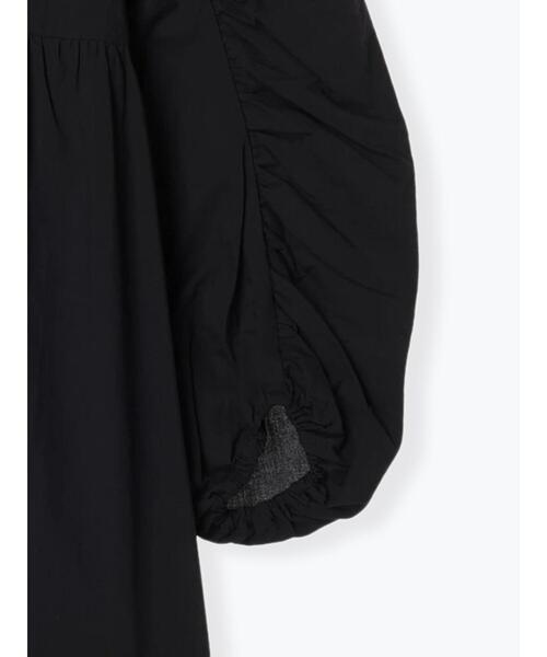 ehka sopo(エヘカソポ)の「袖ギャザーティアードワンピース(ワンピース・レディース・オフホワイト/ブラック/ブルー・F)」の13枚目の写真