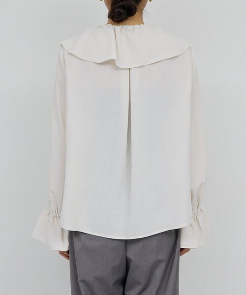 GALLARDAGALANTE（ガリャルダガランテ）の「ラッフルカラーブラウス（シャツ/ブラウス・レディース・オフホワイト/グレイッシュベージュ/ライトベージュ・FREE）」の13枚目の写真