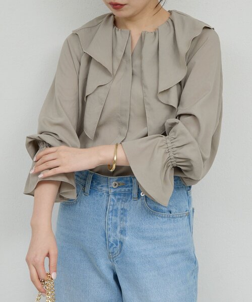 GALLARDAGALANTE（ガリャルダガランテ）の「ラッフルカラーブラウス（シャツ/ブラウス・レディース・オフホワイト/グレイッシュベージュ/ライトベージュ・FREE）」の19枚目の写真