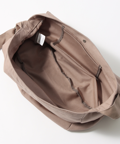B.C STOCK（ベーセーストック）の「【fellowww / フェロー】別注 キャンバス ショルダーバッグ（ショルダーバッグ・メンズ・ホワイト/グリーン/モカ/ブラック・FREE）」の10枚目の写真