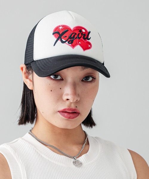 X-girl(エックスガール)の「HEART AIRBRUSH TRUCKER CAP(キャップ・レディース・ブルー/ブラック・ONE SIZE)」の4枚目の写真