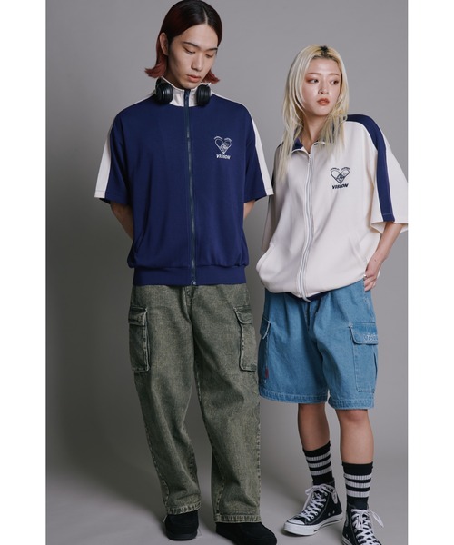 VISION STREET WEAR(ヴィジョンストリートウェア)の「【VISION STREET WEAR/ヴィジョンストリートウェア】ハート&ブランドロゴ ポンチ ワンポイント トラックジャケット/ラインジャージ(ジャージ・メンズ・ネイビー/グレー/オフホワイト/ブラック・M/L/XL)」の6枚目の写真