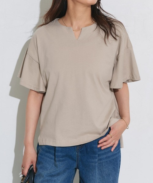 Pierrot(ピエロ)の「ミドル丈フレアスリーブキーネックカットソー(Tシャツ/カットソー・レディース・オフホワイト/ブルー/ブラック/グレー系その他/ライトピンク/ネイビー/サンドベージュ/ミント・M/L)」の1枚目の写真