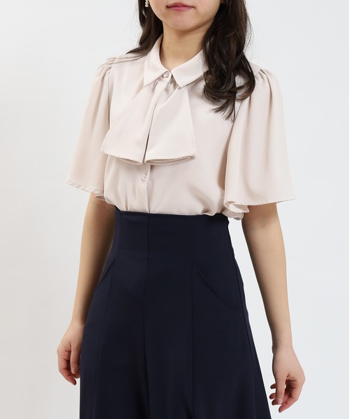 ASTORIA ODIER（アストリアオディール）の「とろみフリルボウタイ半袖ブラウス（シャツ/ブラウス・レディース・ホワイト/グリーン/ベージュ/ホワイト×ブラック/ダークグリーン/ピンクベージュ/ミント/ブルー/グレー・SMALL/MEDIUM）」の5枚目の写真