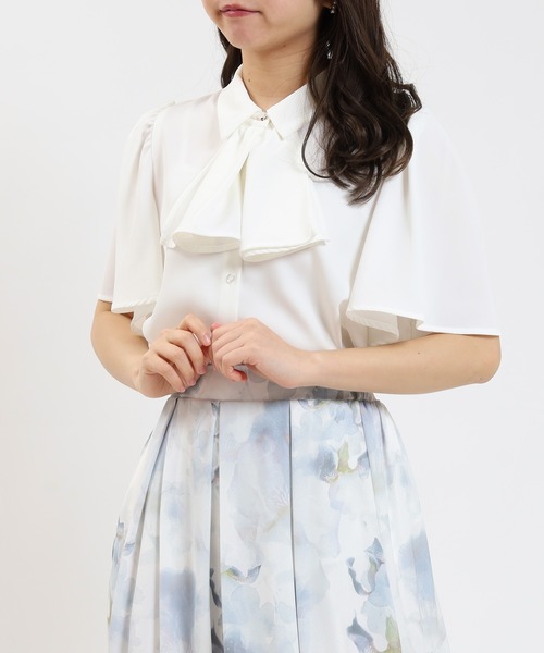 ASTORIA ODIER（アストリアオディール）の「とろみフリルボウタイ半袖ブラウス（シャツ/ブラウス・レディース・ホワイト/グリーン/ベージュ/ホワイト×ブラック/ダークグリーン/ピンクベージュ/ミント/ブルー/グレー・SMALL/MEDIUM）」の12枚目の写真