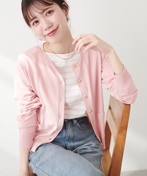 natural couture(ナチュラルクチュール)の「プチプラ金釦ベーシックカーデ(カーディガン/ボレロ・レディース・ピンク/アイボリー/グレイッシュベージュ/サックスブルー/ブラック・FREE)」の5枚目の写真