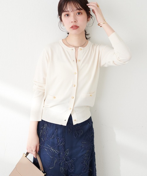 natural couture(ナチュラルクチュール)の「プチプラ金釦ベーシックカーデ(カーディガン/ボレロ・レディース・ピンク/アイボリー/グレイッシュベージュ/サックスブルー/ブラック・FREE)」の11枚目の写真