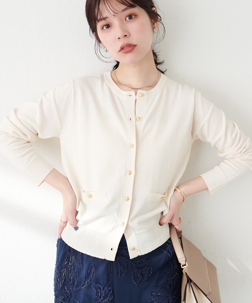 natural couture(ナチュラルクチュール)の「プチプラ金釦ベーシックカーデ(カーディガン/ボレロ・レディース・ピンク/アイボリー/グレイッシュベージュ/サックスブルー/ブラック・FREE)」の10枚目の写真