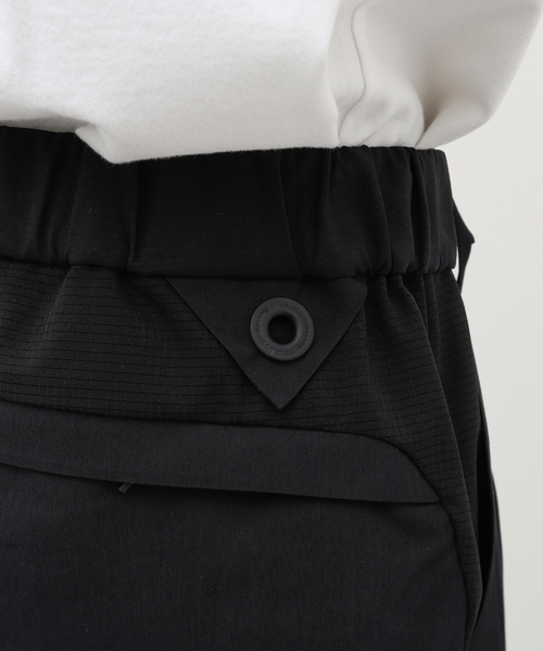 WHITE MOUNTAINEERING(ホワイトマウンテニアリング)の「【White Mountaineering】POLYESTER TAFFETA TAPERED EASY BK2471408(スラックス・メンズ・ブラック・1/2)」の8枚目の写真