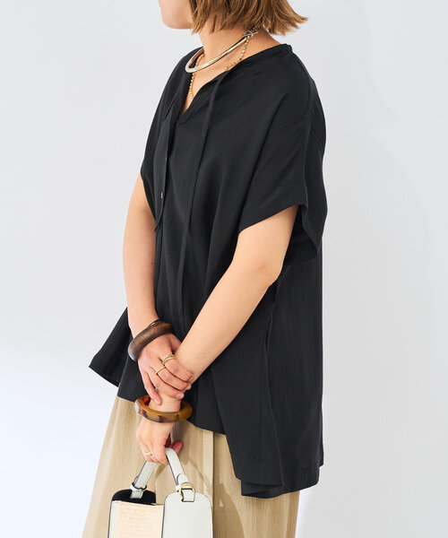 un dix cors（アンディコール）の「《ぽっちゃりさんに◎・インしなくてもかわいい》タイデザイン半袖ブラウス（シャツ/ブラウス・レディース・カーキ/レッド/ブラック・FREE）」の6枚目の写真