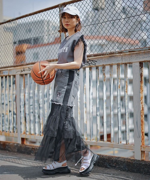 NBA（エヌビーエー）の「【NBA】別注/フリルチュールドッキングデニムスカート（デニムスカート・レディース・ブルー/ブラック・FREE）」の4枚目の写真