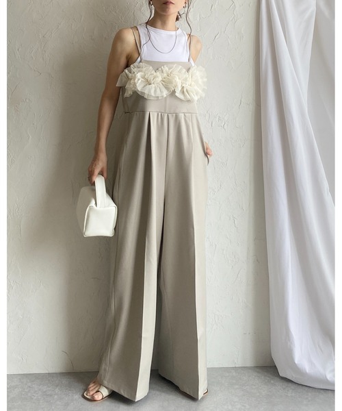 She's Closet(シーズクローゼット)の「チュールフリルビスチェドッキングハイウエストストタックオールインワンワイドパンツサロペット(サロペット/オーバーオール・レディース・アイボリー/チャコールグレー/ベージュ/ブラック・FREE)」の20枚目の写真