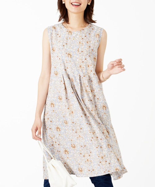 BELLUNA PLUS(ベルーナ)の「レーヨン素材ノースリーブワンピース(ワンピース・レディース・ドット/ネイビー系/ブルー系・MEDIUM/LARGE/X-LARGE)」の7枚目の写真