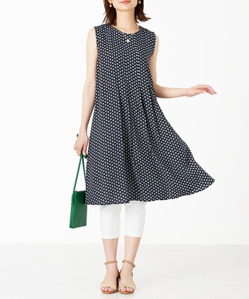 BELLUNA PLUS(ベルーナ)の「レーヨン素材ノースリーブワンピース(ワンピース・レディース・ドット/ネイビー系/ブルー系・MEDIUM/LARGE/X-LARGE)」の18枚目の写真
