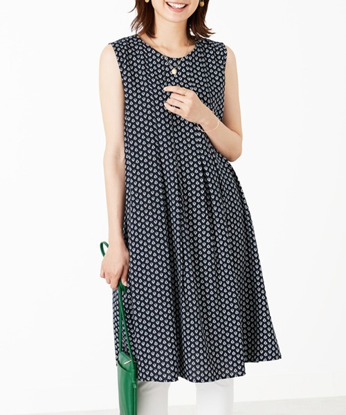 BELLUNA PLUS(ベルーナ)の「レーヨン素材ノースリーブワンピース(ワンピース・レディース・ドット/ネイビー系/ブルー系・MEDIUM/LARGE/X-LARGE)」の14枚目の写真