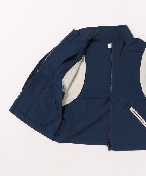 b・ROOM（ビールーム）の「【撥水加工】ビッグシルエット配色ウィンドブレーカー（ブルゾン・キッズ・エンジ/ネイビー/ブルーグリーン/キャメル・130cm/120cm/150cm/100cm/140cm/110cm）」の6枚目の写真