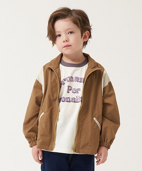 b・ROOM（ビールーム）の「【撥水加工】ビッグシルエット配色ウィンドブレーカー（ブルゾン・キッズ・エンジ/ネイビー/ブルーグリーン/キャメル・130cm/120cm/150cm/100cm/140cm/110cm）」の4枚目の写真