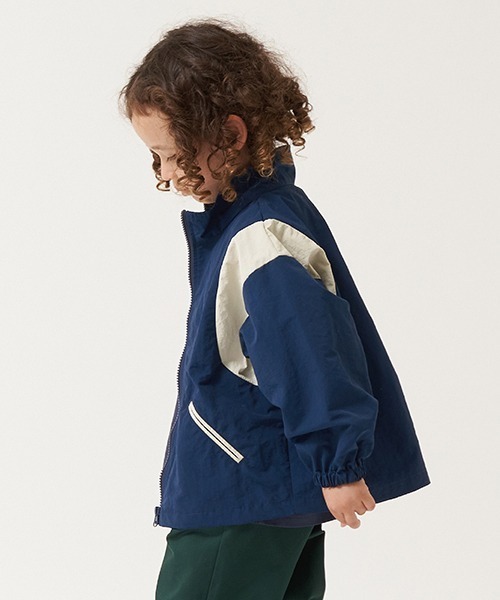 b・ROOM（ビールーム）の「【撥水加工】ビッグシルエット配色ウィンドブレーカー（ブルゾン・キッズ・エンジ/ネイビー/ブルーグリーン/キャメル・130cm/120cm/150cm/100cm/140cm/110cm）」の10枚目の写真