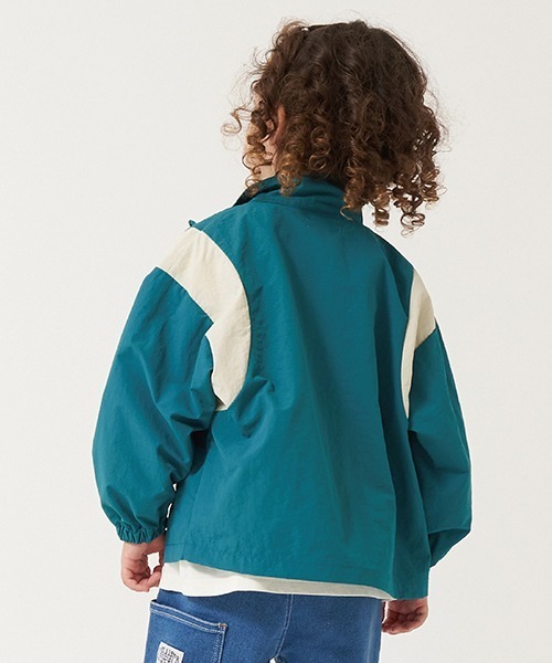b・ROOM（ビールーム）の「【撥水加工】ビッグシルエット配色ウィンドブレーカー（ブルゾン・キッズ・エンジ/ネイビー/ブルーグリーン/キャメル・130cm/120cm/150cm/100cm/140cm/110cm）」の13枚目の写真