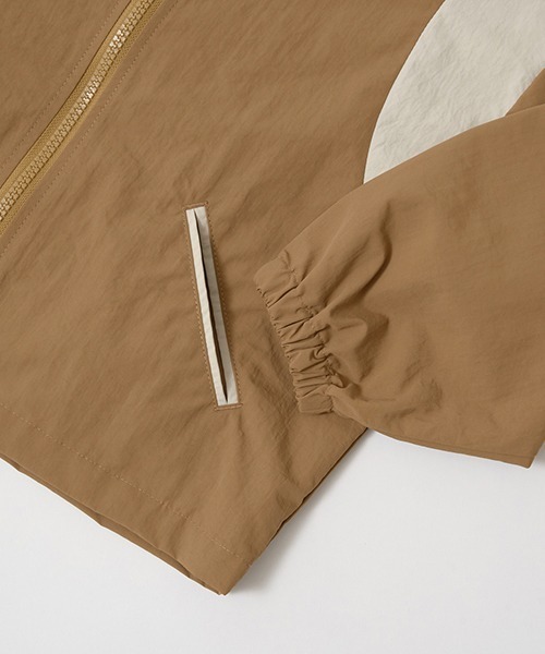 b・ROOM（ビールーム）の「【撥水加工】ビッグシルエット配色ウィンドブレーカー（ブルゾン・キッズ・エンジ/ネイビー/ブルーグリーン/キャメル・130cm/120cm/150cm/100cm/140cm/110cm）」の22枚目の写真