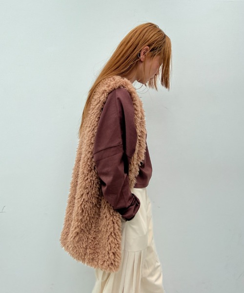 y/m(イム)の「プードルボアミドル丈ベスト(ベスト・レディース・アイボリー/グレー/ブラウン・FREE)」の11枚目の写真