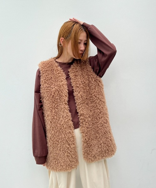 y/m(イム)の「プードルボアミドル丈ベスト(ベスト・レディース・アイボリー/グレー/ブラウン・FREE)」の5枚目の写真