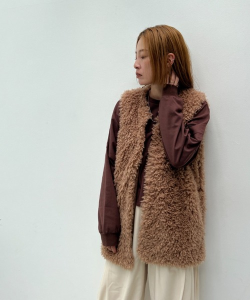 y/m(イム)の「プードルボアミドル丈ベスト(ベスト・レディース・アイボリー/グレー/ブラウン・FREE)」の4枚目の写真