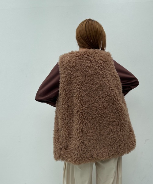 y/m(イム)の「プードルボアミドル丈ベスト(ベスト・レディース・アイボリー/グレー/ブラウン・FREE)」の9枚目の写真