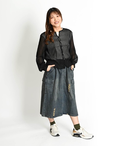 MARAI(マーライ)の「ダメージ加工 ウエストゴム ミモレ丈 デニムスカート(デニムスカート・レディース・ネイビー・X-LARGE/LARGE)」の8枚目の写真